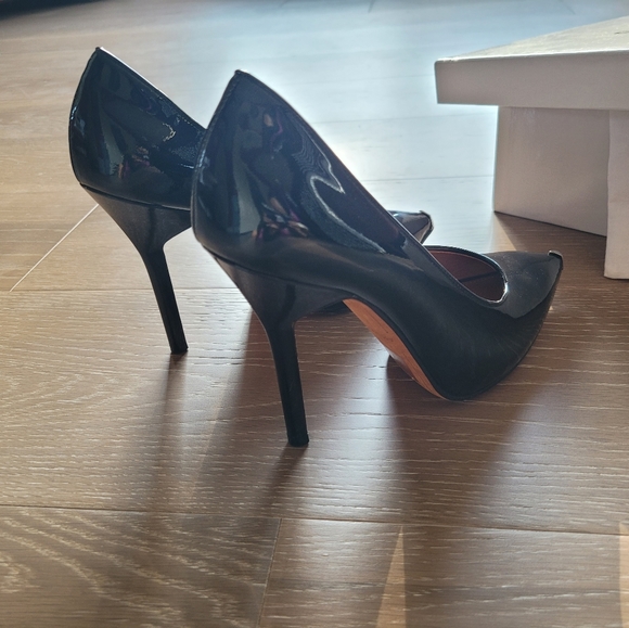 GIVENCHY Pointy metal cap patent black heels - Picture 9 of 15